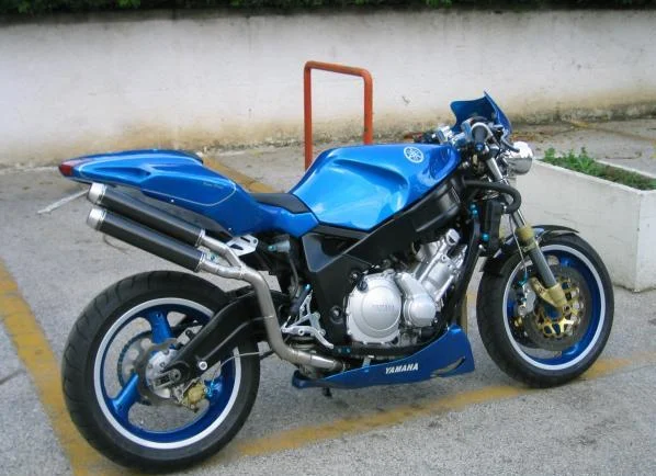 Yamaha FZR 600