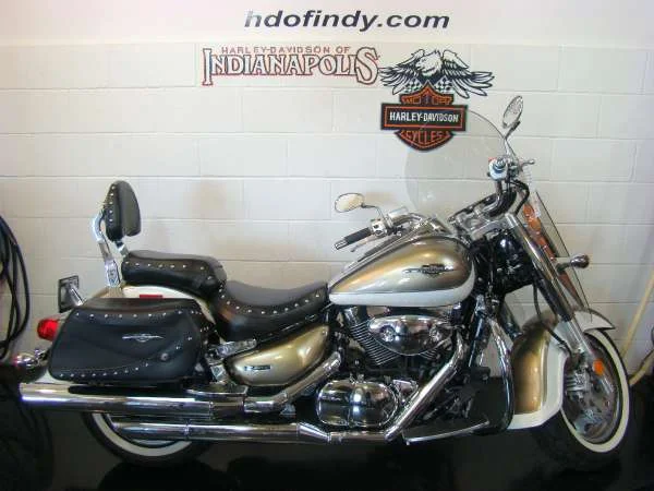 Suzuki Boulevard C90T