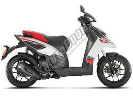 Aprilia SR Motard 125