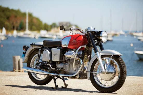 Moto Guzzi V7 700