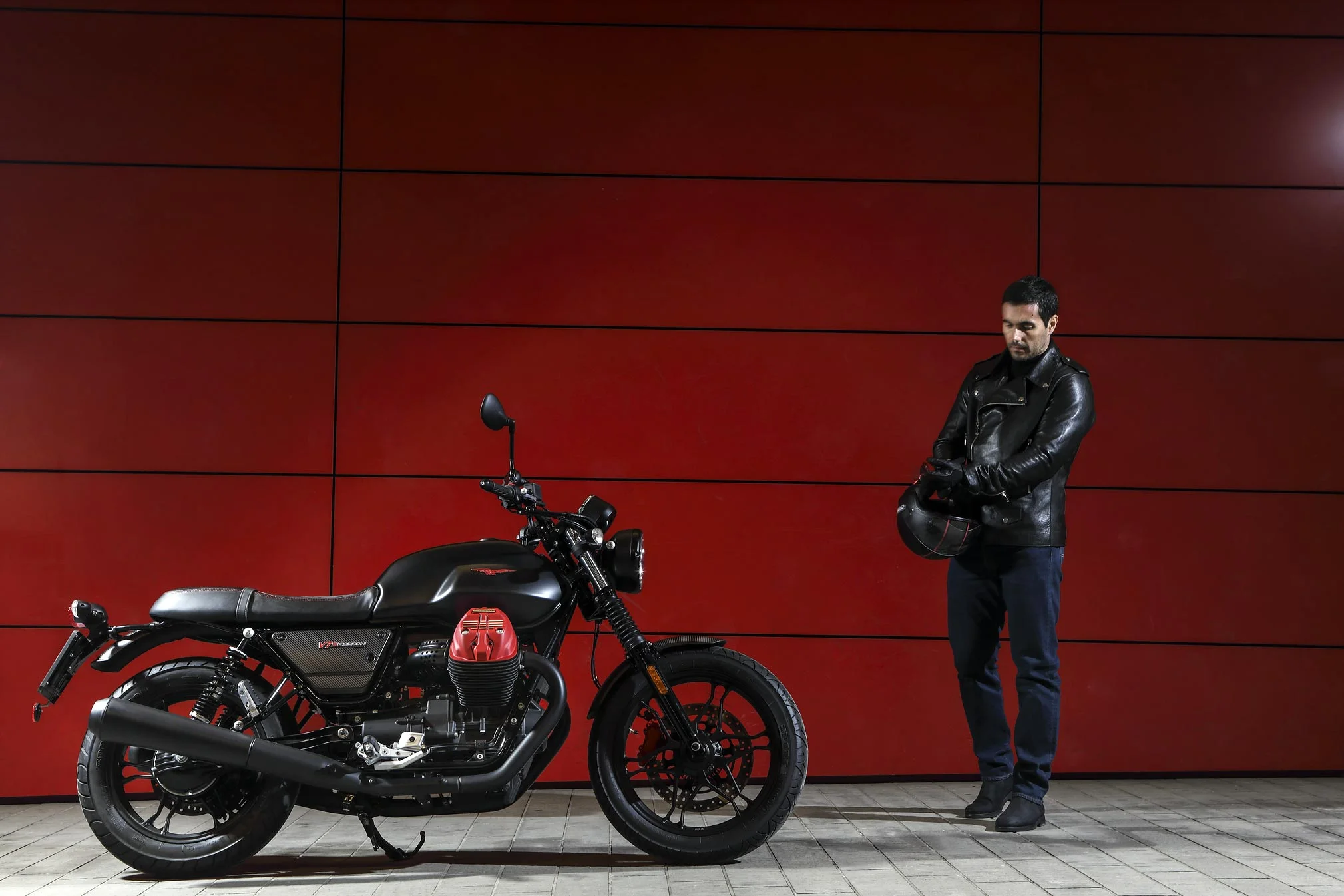 Moto Guzzi V7 III Carbon
