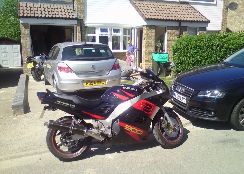 Suzuki RF 900 R