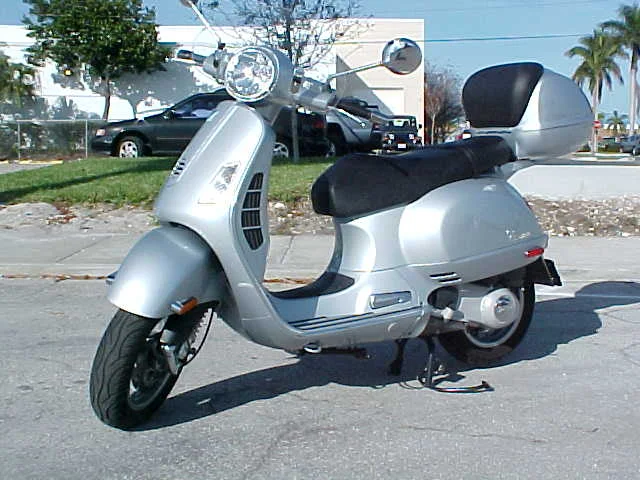 Vespa GT 200