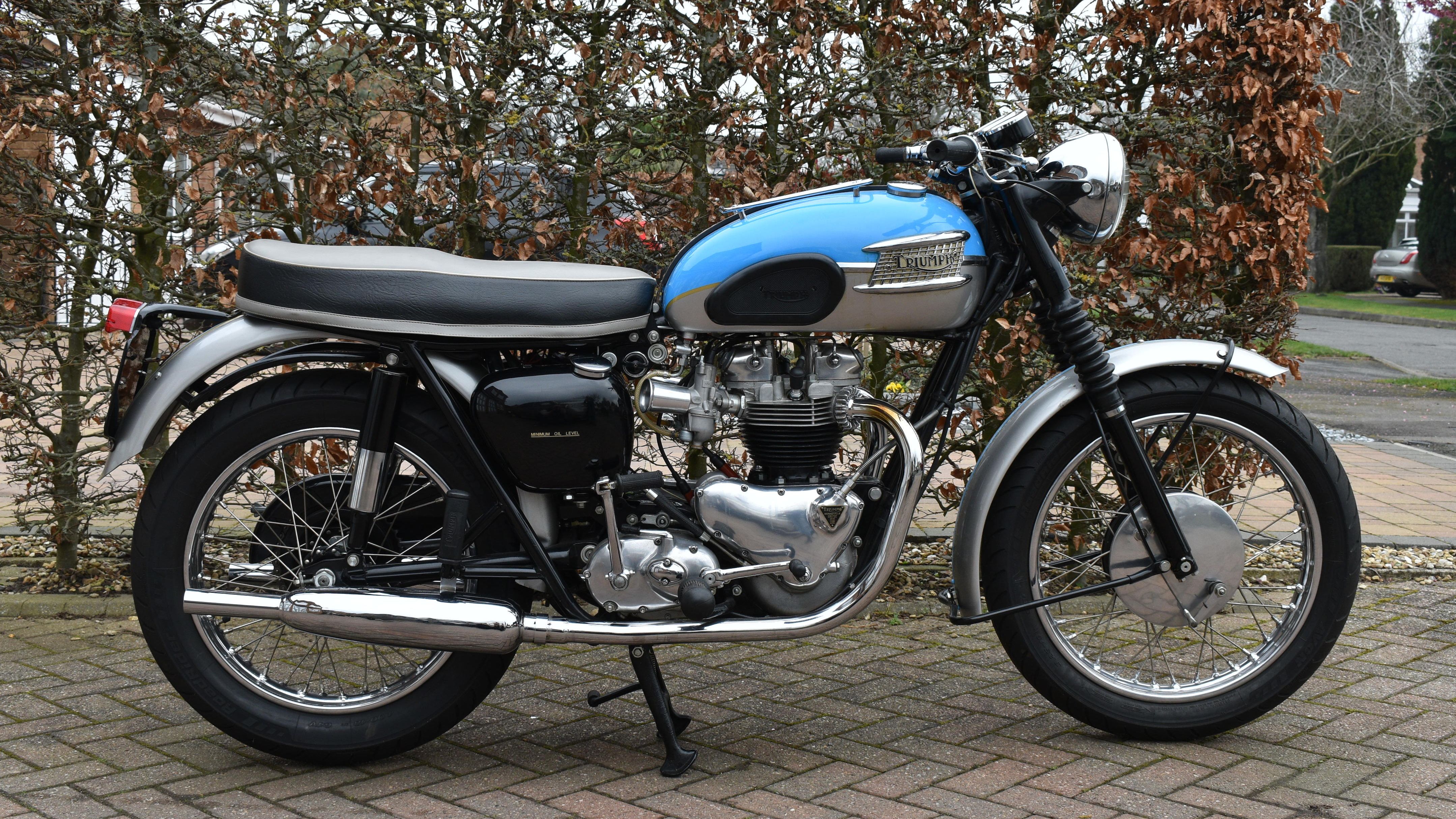 Triumph 25 T